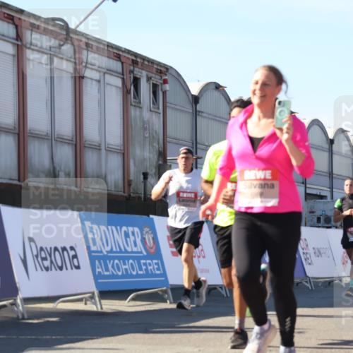 03.10.2025 - Köhlbrandbrückenlauf Luisa Fischer http://msf.ph/oto/9033649 03.10.2025 13:11:41 Ziel 4158, 4178, 4353, 4354, 4427, 4501, 4538, 4568, 4617, 4736, 4777, 4782, 4799, 4845, 5794, 5866, 5869, 5937, 6217, 6218, 6517, 6622, 6689 meine-sportfotos.de