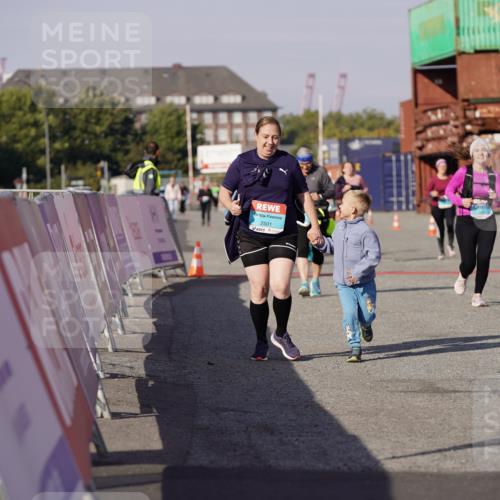 03.10.2025 - Köhlbrandbrückenlauf Michael Burmester http://msf.ph/oto/9033650 03.10.2025 10:41:56 Ziel 2429, 2488, 2501, 2531, 2603 meine-sportfotos.de