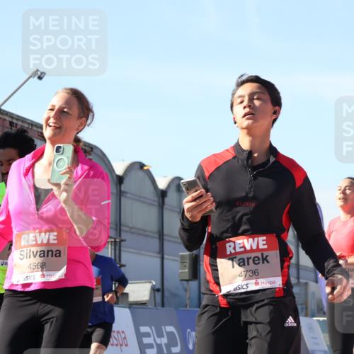 03.10.2025 - Köhlbrandbrückenlauf Luisa Fischer http://msf.ph/oto/9033654 03.10.2025 13:11:42 Ziel 4158, 4178, 4353, 4354, 4427, 4469, 4501, 4538, 4568, 4617, 4736, 4777, 4782, 4799, 4845, 5866, 5869, 5937, 6217, 6218, 6517, 6622, 6689 meine-sportfotos.de