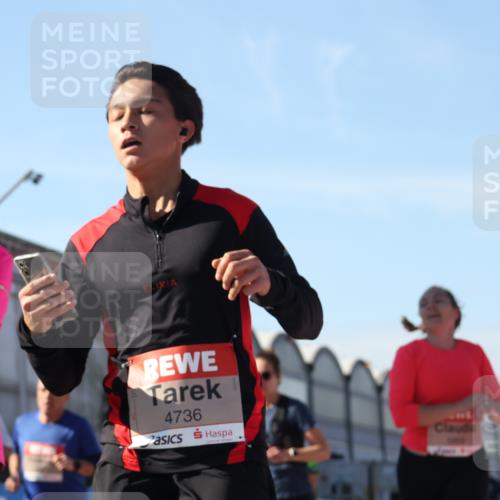 03.10.2025 - Köhlbrandbrückenlauf Luisa Fischer http://msf.ph/oto/9033657 03.10.2025 13:11:42 Ziel 4158, 4178, 4353, 4354, 4427, 4469, 4501, 4538, 4568, 4617, 4736, 4777, 4782, 4799, 4845, 5866, 5869, 5937, 6217, 6218, 6517, 6622, 6689 meine-sportfotos.de