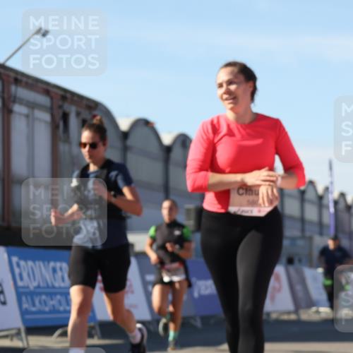 03.10.2025 - Köhlbrandbrückenlauf Luisa Fischer http://msf.ph/oto/9033660 03.10.2025 13:11:43 Ziel 4158, 4178, 4353, 4354, 4427, 4469, 4501, 4538, 4568, 4617, 4736, 4777, 4782, 4799, 4845, 5097, 5866, 5869, 5937, 6217, 6218, 6517, 6622, 6689 meine-sportfotos.de