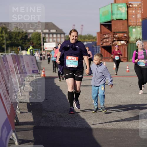 03.10.2025 - Köhlbrandbrückenlauf Michael Burmester http://msf.ph/oto/9033662 03.10.2025 10:41:58 Ziel 2429, 2488, 2501, 2531, 2603 meine-sportfotos.de