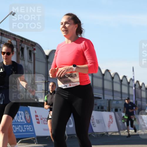 03.10.2025 - Köhlbrandbrückenlauf Luisa Fischer http://msf.ph/oto/9033663 03.10.2025 13:11:43 Ziel 4158, 4178, 4353, 4354, 4427, 4469, 4501, 4538, 4568, 4617, 4736, 4777, 4782, 4799, 4845, 5097, 5866, 5869, 5937, 6217, 6218, 6517, 6622, 6689 meine-sportfotos.de