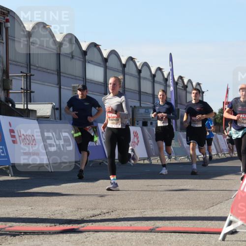 03.10.2025 - Köhlbrandbrückenlauf Luisa Fischer http://msf.ph/oto/9033667 03.10.2025 13:11:46 Ziel 4178, 4353, 4354, 4469, 4538, 4568, 4617, 4736, 4777, 4782, 4799, 4845, 5097, 5866, 5869, 5937, 6033, 6048, 6049, 6217, 6218, 6517, 6622, 6689 meine-sportfotos.de