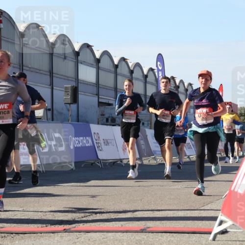 03.10.2025 - Köhlbrandbrückenlauf Luisa Fischer http://msf.ph/oto/9033673 03.10.2025 13:11:47 Ziel 4178, 4353, 4354, 4469, 4538, 4568, 4685, 4736, 4777, 4782, 4845, 5097, 5396, 5426, 5866, 5869, 5937, 6033, 6048, 6049, 6217, 6218, 6517, 6622, 6689 meine-sportfotos.de