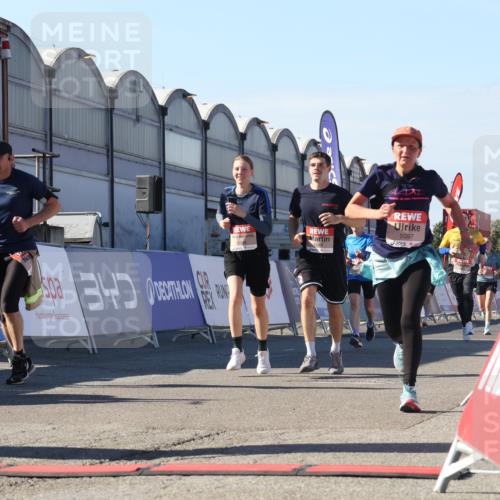 03.10.2025 - Köhlbrandbrückenlauf Luisa Fischer http://msf.ph/oto/9033675 03.10.2025 13:11:47 Ziel 4178, 4353, 4354, 4469, 4538, 4568, 4685, 4736, 4777, 4782, 4845, 5097, 5396, 5426, 5866, 5869, 5937, 6033, 6048, 6049, 6217, 6218, 6517, 6622, 6689 meine-sportfotos.de