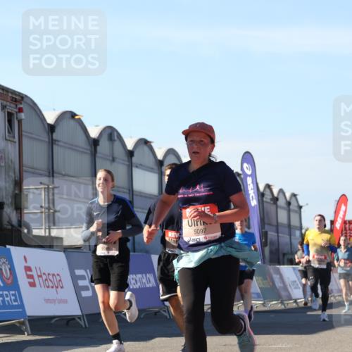 03.10.2025 - Köhlbrandbrückenlauf Luisa Fischer http://msf.ph/oto/9033680 03.10.2025 13:11:48 Ziel 4178, 4353, 4354, 4469, 4568, 4685, 4736, 4782, 5097, 5396, 5426, 5866, 5869, 5937, 6033, 6048, 6049, 6217, 6218, 6622, 6689 meine-sportfotos.de