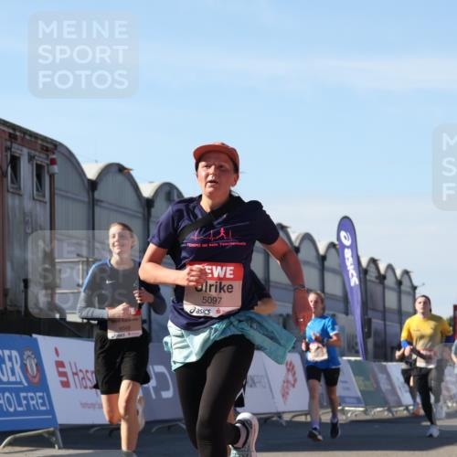 03.10.2025 - Köhlbrandbrückenlauf Luisa Fischer http://msf.ph/oto/9033683 03.10.2025 13:11:49 Ziel 4100, 4101, 4178, 4353, 4354, 4469, 4568, 4685, 4736, 4782, 5097, 5396, 5426, 5866, 5869, 5937, 6033, 6048, 6049, 6622 meine-sportfotos.de