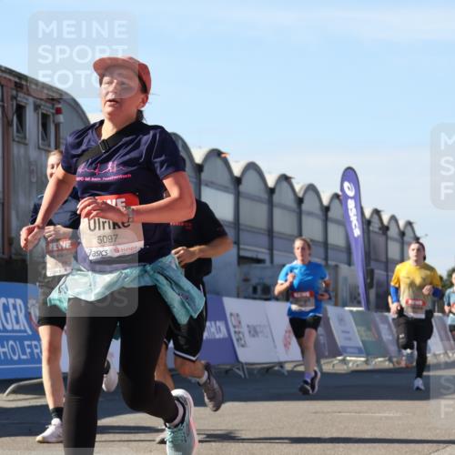 03.10.2025 - Köhlbrandbrückenlauf Luisa Fischer http://msf.ph/oto/9033686 03.10.2025 13:11:49 Ziel 4100, 4101, 4178, 4353, 4354, 4469, 4568, 4685, 4736, 4782, 5097, 5396, 5426, 5866, 5869, 5937, 6033, 6048, 6049, 6622 meine-sportfotos.de