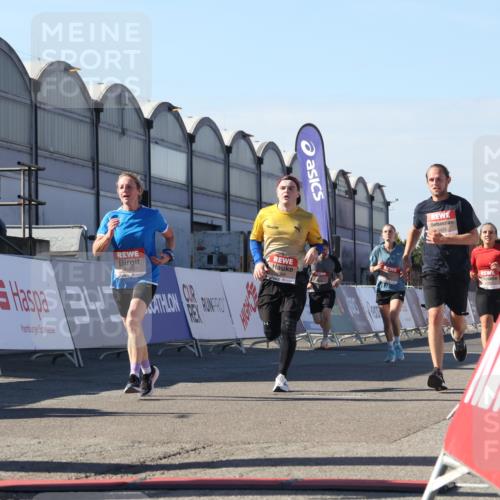 03.10.2025 - Köhlbrandbrückenlauf Luisa Fischer http://msf.ph/oto/9033694 03.10.2025 13:11:50 Ziel 4100, 4101, 4178, 4353, 4354, 4469, 4568, 4685, 4736, 4782, 5097, 5396, 5426, 5866, 5869, 5937, 6033, 6048, 6049, 6622, 6763 meine-sportfotos.de
