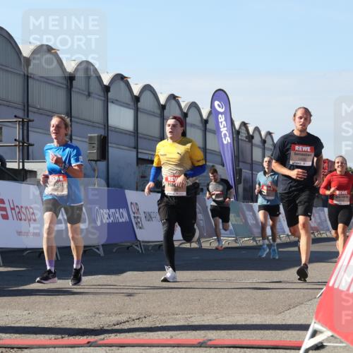 03.10.2025 - Köhlbrandbrückenlauf Luisa Fischer http://msf.ph/oto/9033696 03.10.2025 13:11:51 Ziel 4100, 4101, 4178, 4353, 4354, 4469, 4568, 4685, 4736, 5097, 5396, 5426, 5866, 5869, 5937, 6033, 6048, 6049, 6622, 6763, 6796 meine-sportfotos.de