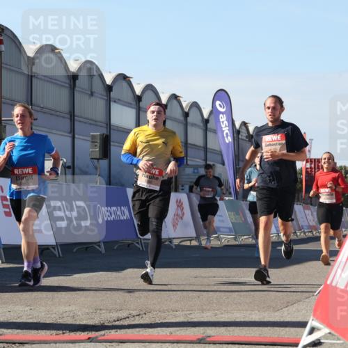 03.10.2025 - Köhlbrandbrückenlauf Luisa Fischer http://msf.ph/oto/9033698 03.10.2025 13:11:51 Ziel 4100, 4101, 4178, 4353, 4354, 4469, 4568, 4685, 4736, 5097, 5396, 5426, 5866, 5869, 5937, 6033, 6048, 6049, 6622, 6763, 6796 meine-sportfotos.de