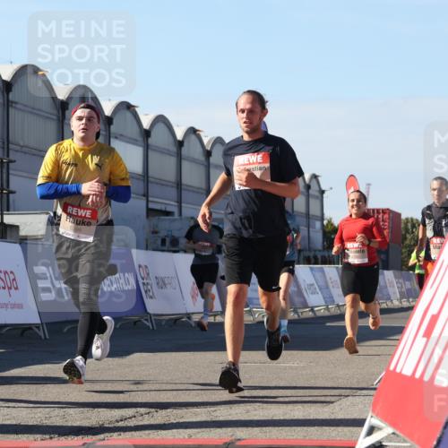 03.10.2025 - Köhlbrandbrückenlauf Luisa Fischer http://msf.ph/oto/9033702 03.10.2025 13:11:52 Ziel 4100, 4101, 4178, 4353, 4354, 4469, 4568, 4685, 4736, 5097, 5396, 5426, 5866, 5869, 5937, 6033, 6048, 6049, 6622, 6763, 6796 meine-sportfotos.de