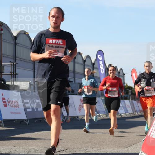 03.10.2025 - Köhlbrandbrückenlauf Luisa Fischer http://msf.ph/oto/9033707 03.10.2025 13:11:53 Ziel 4100, 4101, 4178, 4353, 4354, 4469, 4685, 5097, 5396, 5426, 5866, 5869, 6033, 6048, 6049, 6622, 6763, 6796 meine-sportfotos.de