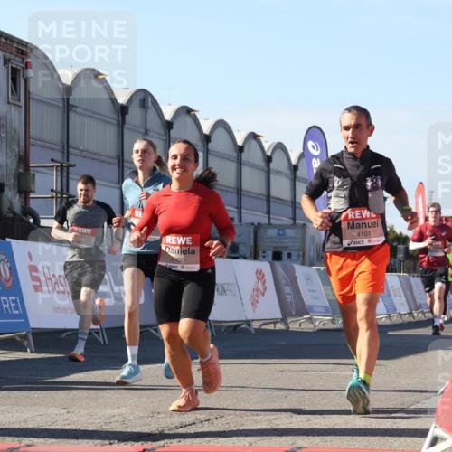 03.10.2025 - Köhlbrandbrückenlauf Luisa Fischer http://msf.ph/oto/9033713 03.10.2025 13:11:54 Ziel 4100, 4101, 4178, 4353, 4354, 4469, 4685, 5097, 5396, 5426, 5910, 5911, 6033, 6048, 6049, 6622, 6763, 6796 meine-sportfotos.de