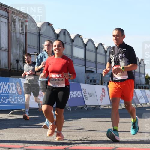 03.10.2025 - Köhlbrandbrückenlauf Luisa Fischer http://msf.ph/oto/9033715 03.10.2025 13:11:54 Ziel 4100, 4101, 4178, 4353, 4354, 4469, 4685, 5097, 5396, 5426, 5910, 5911, 6033, 6048, 6049, 6622, 6763, 6796 meine-sportfotos.de