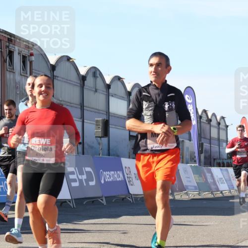 03.10.2025 - Köhlbrandbrückenlauf Luisa Fischer http://msf.ph/oto/9033717 03.10.2025 13:11:55 Ziel 4100, 4101, 4469, 4685, 5097, 5396, 5426, 5910, 5911, 6033, 6048, 6049, 6622, 6763, 6796 meine-sportfotos.de