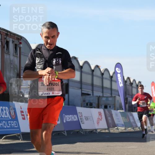 03.10.2025 - Köhlbrandbrückenlauf Luisa Fischer http://msf.ph/oto/9033721 03.10.2025 13:11:55 Ziel 4100, 4101, 4469, 4685, 5097, 5396, 5426, 5910, 5911, 6033, 6048, 6049, 6622, 6763, 6796 meine-sportfotos.de