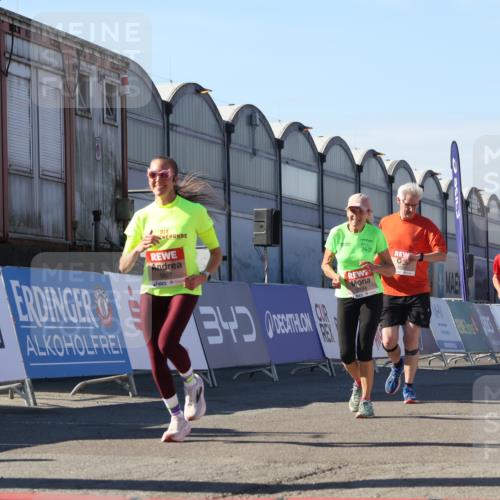 03.10.2025 - Köhlbrandbrückenlauf Luisa Fischer http://msf.ph/oto/9033725 03.10.2025 13:12:01 Ziel 4100, 4101, 4176, 4468, 4685, 5396, 5426, 5856, 5910, 5911, 5927, 6033, 6048, 6049, 6184, 6763, 6796 meine-sportfotos.de