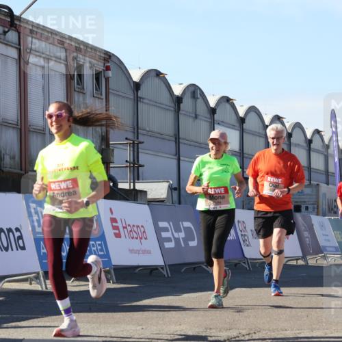 03.10.2025 - Köhlbrandbrückenlauf Luisa Fischer http://msf.ph/oto/9033728 03.10.2025 13:12:02 Ziel 4100, 4101, 4176, 4468, 4685, 5396, 5426, 5856, 5910, 5911, 5927, 6184, 6763, 6796 meine-sportfotos.de