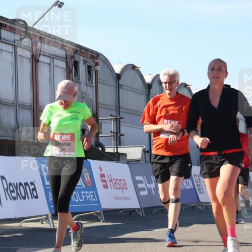 03.10.2025 - Köhlbrandbrückenlauf Luisa Fischer http://msf.ph/oto/9033736 03.10.2025 13:12:03 Ziel 4100, 4101, 4176, 4305, 4468, 4474, 4685, 5396, 5426, 5856, 5910, 5911, 5927, 6184, 6763, 6796 meine-sportfotos.de