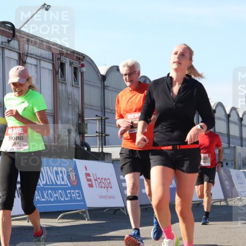 03.10.2025 - Köhlbrandbrückenlauf Luisa Fischer http://msf.ph/oto/9033739 03.10.2025 13:12:03 Ziel 4100, 4101, 4176, 4305, 4468, 4474, 4685, 5396, 5426, 5856, 5910, 5911, 5927, 6184, 6763, 6796 meine-sportfotos.de