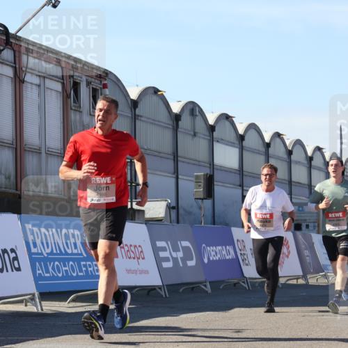 03.10.2025 - Köhlbrandbrückenlauf Luisa Fischer http://msf.ph/oto/9033750 03.10.2025 13:12:05 Ziel 4100, 4101, 4176, 4305, 4468, 4474, 5856, 5910, 5911, 5927, 6121, 6184, 6763, 6796 meine-sportfotos.de