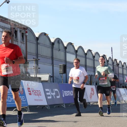 03.10.2025 - Köhlbrandbrückenlauf Luisa Fischer http://msf.ph/oto/9033752 03.10.2025 13:12:06 Ziel 4176, 4305, 4369, 4468, 4470, 4474, 5856, 5910, 5911, 5927, 6121, 6184, 6763, 6796 meine-sportfotos.de