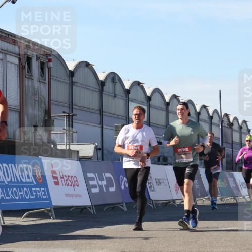 03.10.2025 - Köhlbrandbrückenlauf Luisa Fischer http://msf.ph/oto/9033755 03.10.2025 13:12:06 Ziel 4176, 4305, 4369, 4468, 4470, 4474, 5856, 5910, 5911, 5927, 6121, 6184, 6763, 6796 meine-sportfotos.de