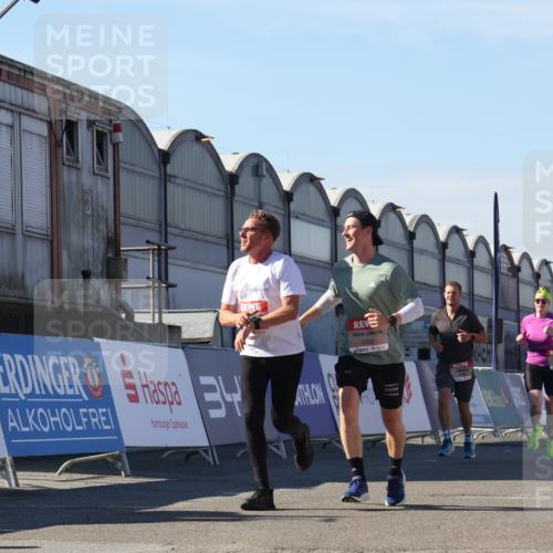 03.10.2025 - Köhlbrandbrückenlauf Luisa Fischer http://msf.ph/oto/9033756 03.10.2025 13:12:06 Ziel 4176, 4305, 4369, 4468, 4470, 4474, 5856, 5910, 5911, 5927, 6121, 6184, 6763, 6796 meine-sportfotos.de