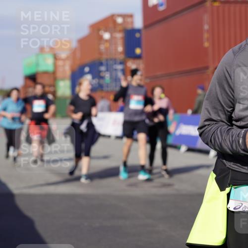 03.10.2025 - Köhlbrandbrückenlauf Michael Burmester http://msf.ph/oto/9033759 03.10.2025 10:42:08 Ziel 2178, 2179, 2277, 2278, 2429, 2515, 3070, 3284 meine-sportfotos.de