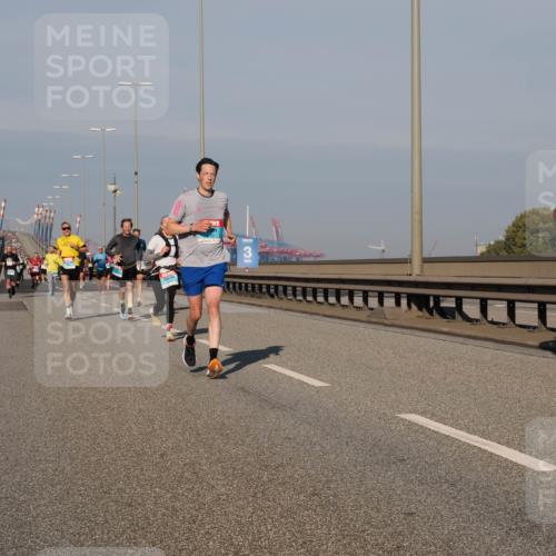 03.10.2025 - Köhlbrandbrückenlauf Fabian Wolf http://msf.ph/oto/9033760 03.10.2025 09:47:46 Position 3 3, 3, 1225 meine-sportfotos.de