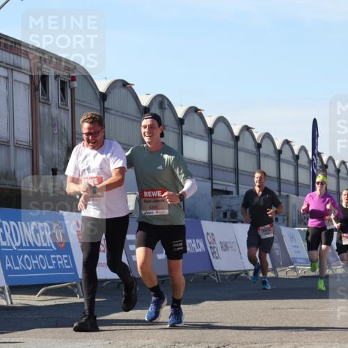 03.10.2025 - Köhlbrandbrückenlauf Luisa Fischer http://msf.ph/oto/9033761 03.10.2025 13:12:07 Ziel 4176, 4305, 4369, 4468, 4470, 4474, 5644, 5856, 5910, 5911, 5927, 6098, 6121, 6184, 6185, 6796 meine-sportfotos.de