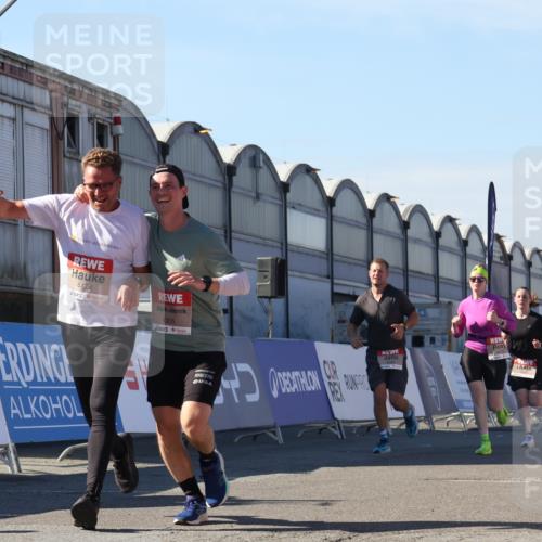 03.10.2025 - Köhlbrandbrückenlauf Luisa Fischer http://msf.ph/oto/9033762 03.10.2025 13:12:07 Ziel 4176, 4305, 4369, 4468, 4470, 4474, 5644, 5856, 5910, 5911, 5927, 6098, 6121, 6184, 6185, 6796 meine-sportfotos.de