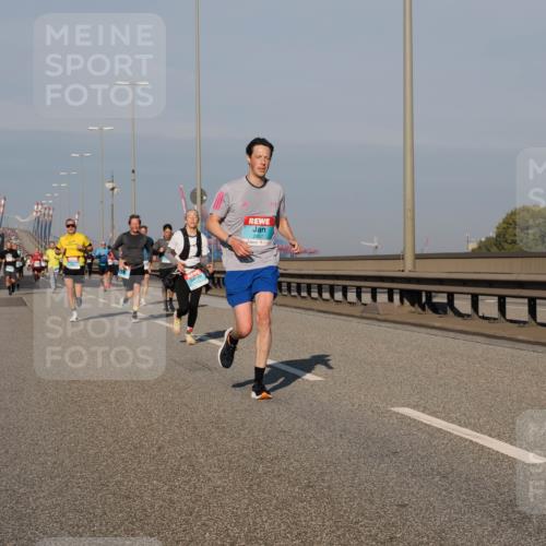 03.10.2025 - Köhlbrandbrückenlauf Fabian Wolf http://msf.ph/oto/9033770 03.10.2025 09:47:46 Position 3 2857 meine-sportfotos.de