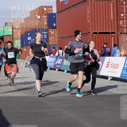 03.10.2025 - Köhlbrandbrückenlauf Michael Burmester http://msf.ph/oto/9033777 03.10.2025 10:42:09 Ziel 2178, 2179, 2277, 2278, 2515, 3070, 3284 meine-sportfotos.de