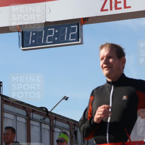 03.10.2025 - Köhlbrandbrückenlauf Luisa Fischer http://msf.ph/oto/9033781 03.10.2025 13:12:11 Ziel 4176, 4305, 4369, 4468, 4470, 4474, 4656, 5644, 5856, 5927, 6098, 6121, 6184, 6185 meine-sportfotos.de