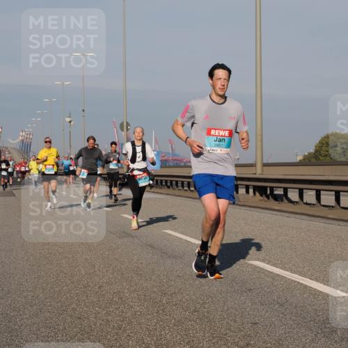 03.10.2025 - Köhlbrandbrückenlauf Fabian Wolf http://msf.ph/oto/9033782 03.10.2025 09:47:47 Position 3 3165, 2857 meine-sportfotos.de