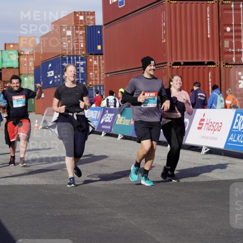 03.10.2025 - Köhlbrandbrückenlauf Michael Burmester http://msf.ph/oto/9033783 03.10.2025 10:42:09 Ziel 2178, 2179, 2277, 2278, 2515, 3070, 3284 meine-sportfotos.de