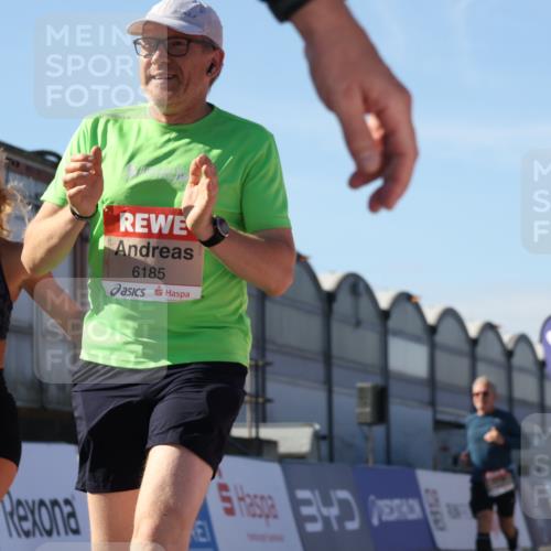 03.10.2025 - Köhlbrandbrückenlauf Luisa Fischer http://msf.ph/oto/9033791 03.10.2025 13:12:13 Ziel 4176, 4305, 4369, 4468, 4470, 4474, 4656, 5644, 5856, 5927, 6098, 6121, 6184, 6185, 6565, 6566 meine-sportfotos.de