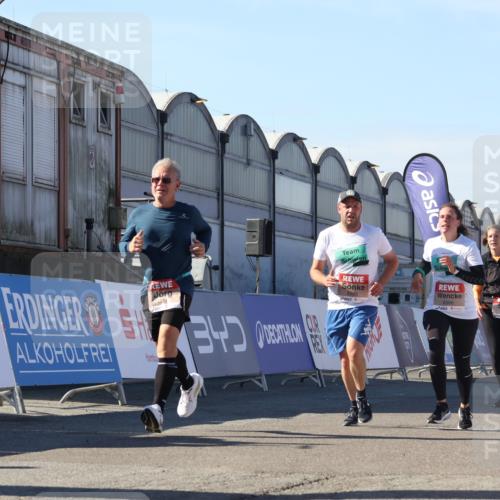 03.10.2025 - Köhlbrandbrückenlauf Luisa Fischer http://msf.ph/oto/9033796 03.10.2025 13:12:15 Ziel 4176, 4266, 4305, 4369, 4468, 4470, 4474, 4656, 5062, 5644, 6098, 6121, 6185, 6565, 6566 meine-sportfotos.de