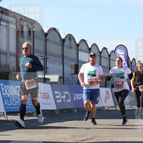 03.10.2025 - Köhlbrandbrückenlauf Luisa Fischer http://msf.ph/oto/9033799 03.10.2025 13:12:15 Ziel 4176, 4266, 4305, 4369, 4468, 4470, 4474, 4656, 5062, 5644, 6098, 6121, 6185, 6565, 6566 meine-sportfotos.de