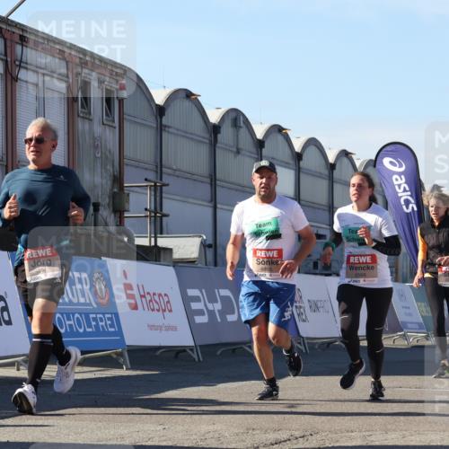 03.10.2025 - Köhlbrandbrückenlauf Luisa Fischer http://msf.ph/oto/9033800 03.10.2025 13:12:16 Ziel 4266, 4305, 4369, 4468, 4470, 4474, 4656, 5062, 5644, 6098, 6121, 6185, 6565, 6566 meine-sportfotos.de