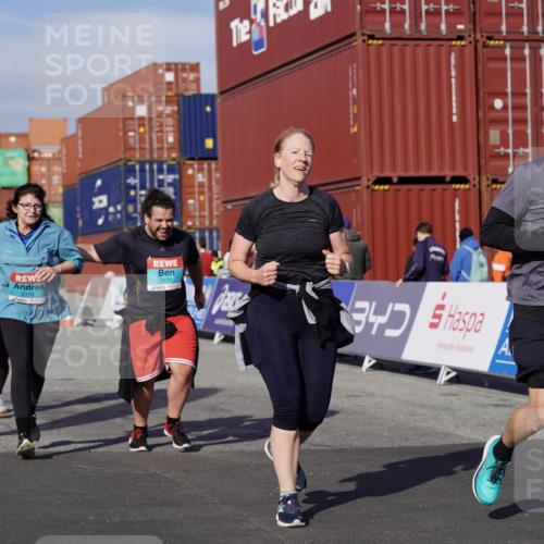 03.10.2025 - Köhlbrandbrückenlauf Michael Burmester http://msf.ph/oto/9033813 03.10.2025 10:42:11 Ziel 2178, 2179, 2277, 2278, 2515, 3070, 3284 meine-sportfotos.de