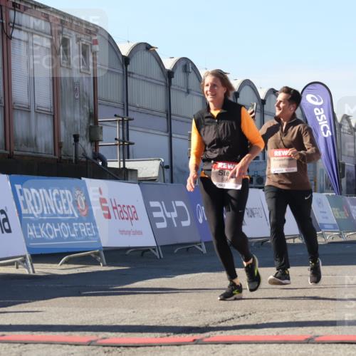03.10.2025 - Köhlbrandbrückenlauf Luisa Fischer http://msf.ph/oto/9033815 03.10.2025 13:12:18 Ziel 4266, 4305, 4369, 4470, 4474, 4656, 4908, 5062, 5644, 6098, 6121, 6185, 6565, 6566 meine-sportfotos.de