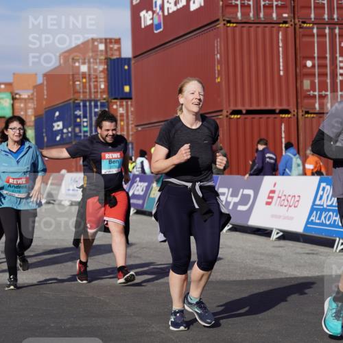 03.10.2025 - Köhlbrandbrückenlauf Michael Burmester http://msf.ph/oto/9033818 03.10.2025 10:42:11 Ziel 2178, 2179, 2277, 2278, 2515, 3070, 3284 meine-sportfotos.de