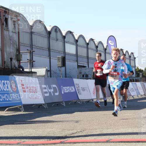 03.10.2025 - Köhlbrandbrückenlauf Luisa Fischer http://msf.ph/oto/9033837 03.10.2025 13:12:24 Ziel 4189, 4266, 4638, 4656, 4745, 4908, 4973, 5062, 6565, 6566 meine-sportfotos.de