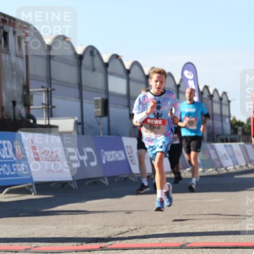03.10.2025 - Köhlbrandbrückenlauf Luisa Fischer http://msf.ph/oto/9033842 03.10.2025 13:12:24 Ziel 4189, 4266, 4638, 4656, 4745, 4908, 4973, 5062, 6565, 6566 meine-sportfotos.de