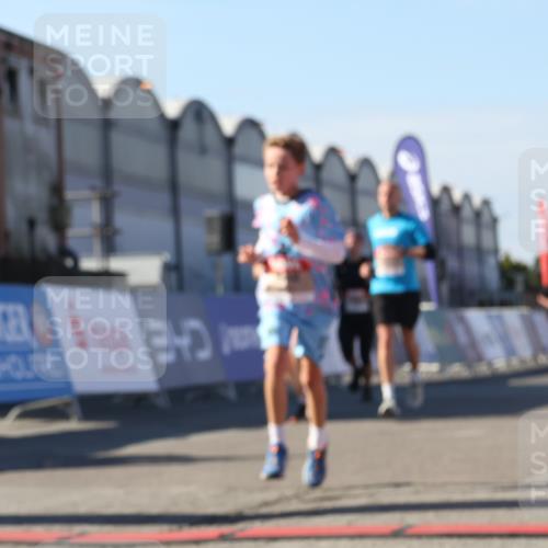 03.10.2025 - Köhlbrandbrückenlauf Luisa Fischer http://msf.ph/oto/9033843 03.10.2025 13:12:25 Ziel 4189, 4266, 4638, 4656, 4700, 4745, 4908, 4973, 5062, 6565, 6566 meine-sportfotos.de
