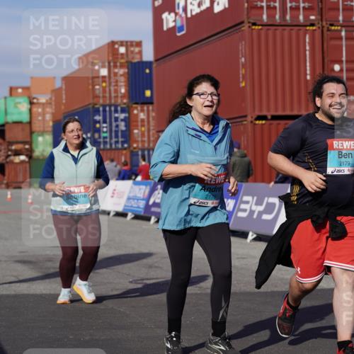 03.10.2025 - Köhlbrandbrückenlauf Michael Burmester http://msf.ph/oto/9033851 03.10.2025 10:42:12 Ziel 2178, 2179, 2277, 2278, 2515, 3070 meine-sportfotos.de